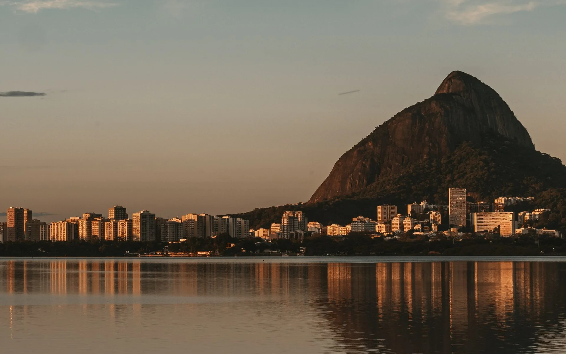 Gün batımında Rio de Janeiro ve Şeker Kulesi