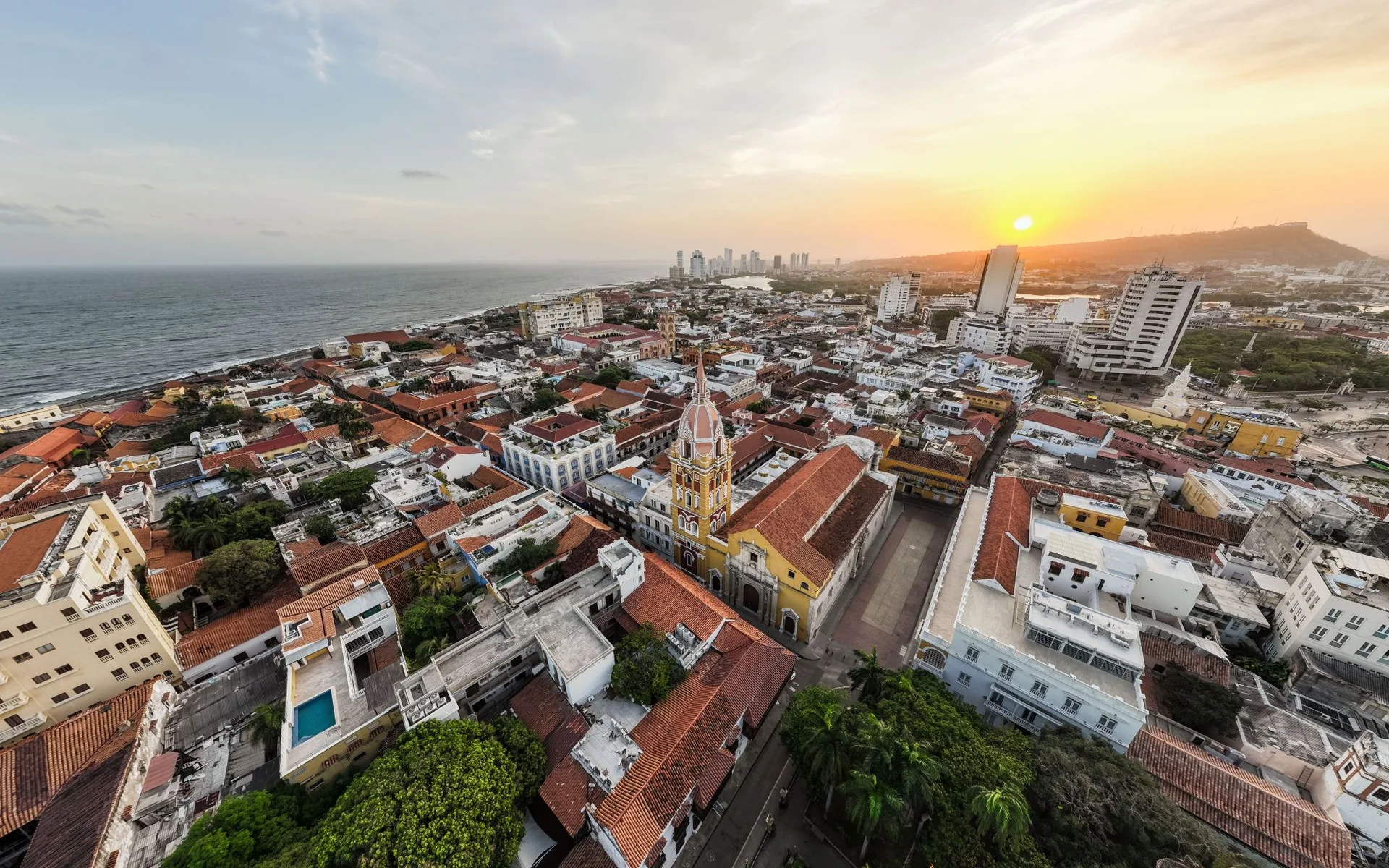 Gün batımında Cartagena'nın tarihi eski şehri