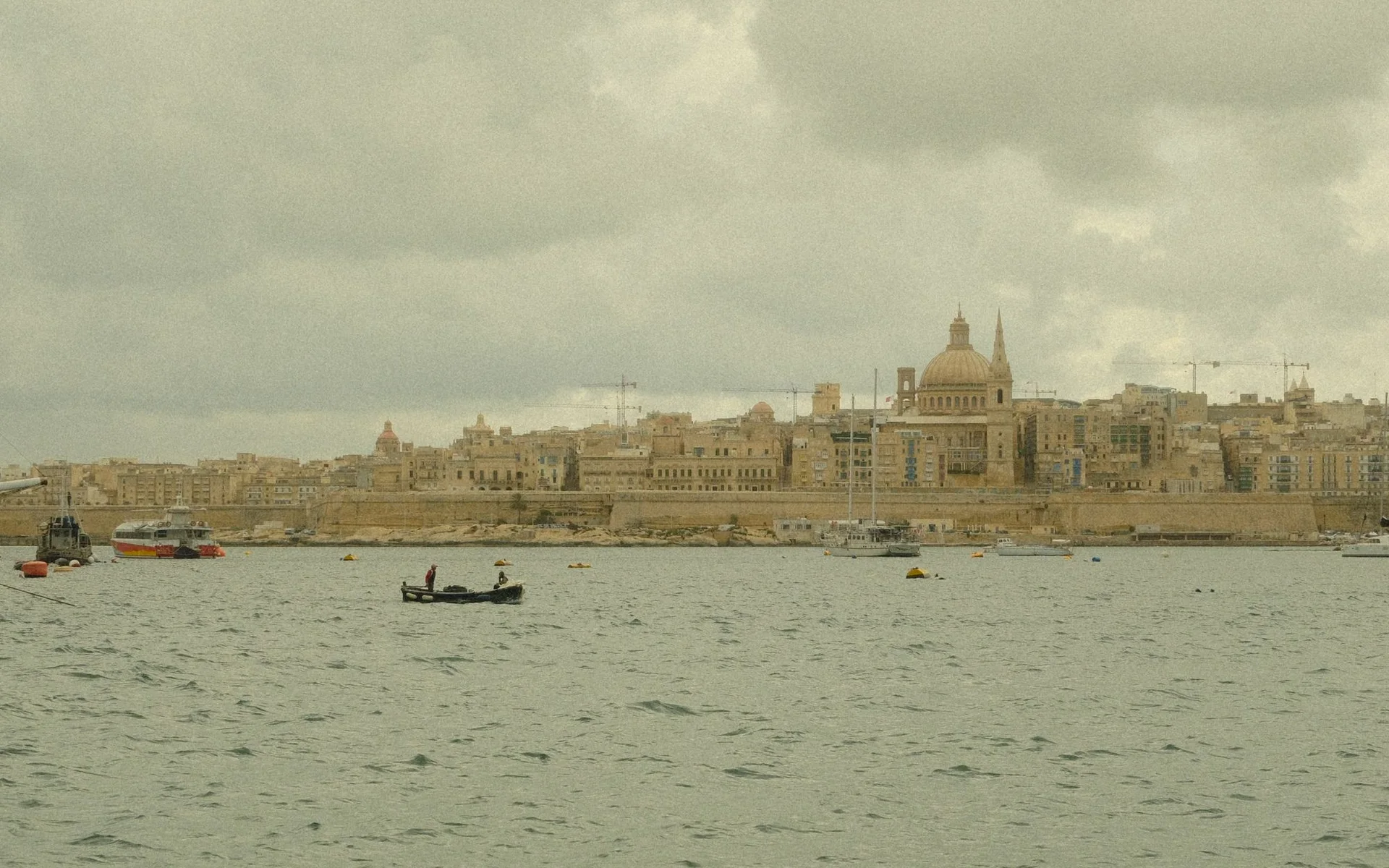 Denizden bakıldığında Valletta’nın tarihi mimarisi