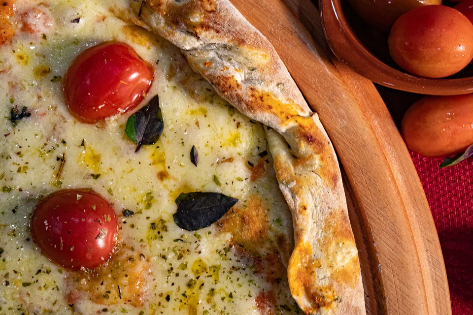 Example photo: Cheese pizza topped with cherry tomatoes