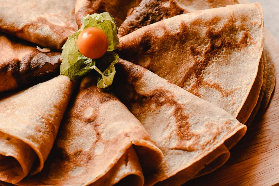 Example photo: Crêpes arranged on a plate