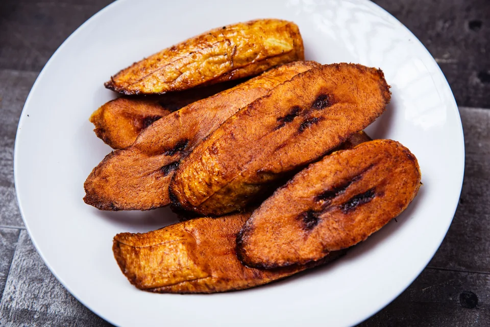 Example photo: Fried plantain slices on a white plate