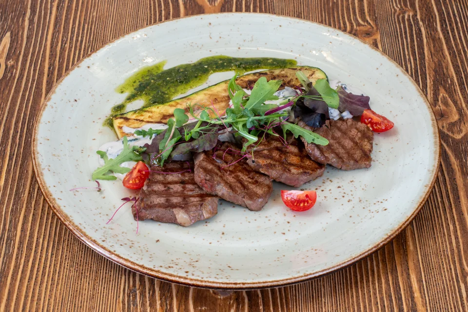 Example photo: Sliced steak served with vegetables