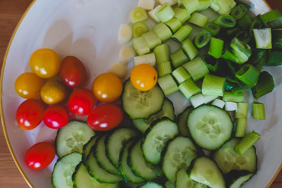 Example photo: Vegetable salad with cucumber, tomatoes and spring onions
